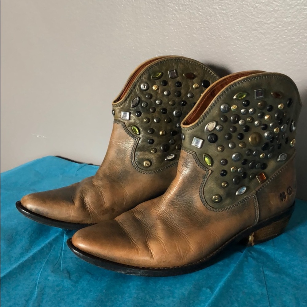 LUCKY BRAND CHELSEA COWGIRL ANKLE BOOTS